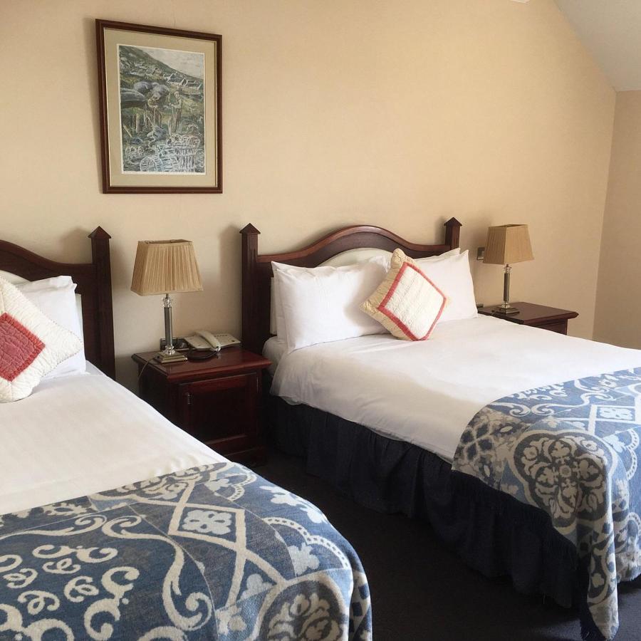 Butler Arms Hotel 워터빌 외부 사진
