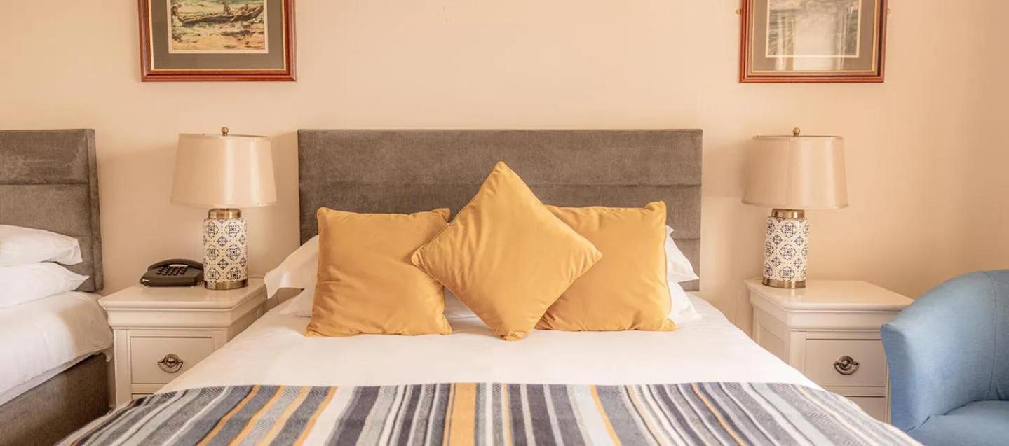 Butler Arms Hotel 워터빌 외부 사진
