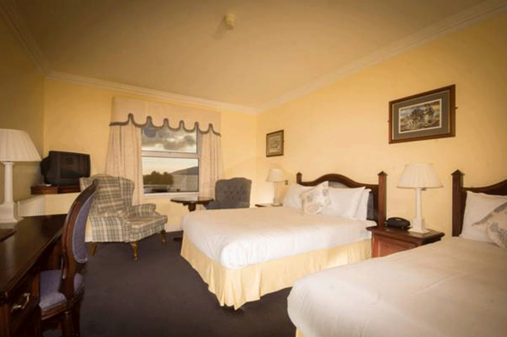 Butler Arms Hotel 워터빌 외부 사진